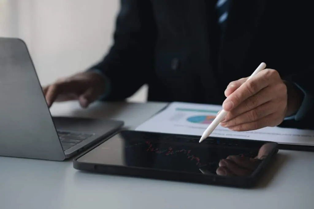 الفرق بين الأصول ذات المخاطرة والأصول ذات المخاطرة