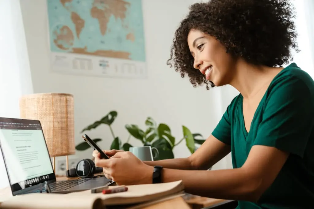 Ergonomik bir konum için oturmalı-ayakta çalışma masaları: Waxoo kılavuzunu keşfedin!